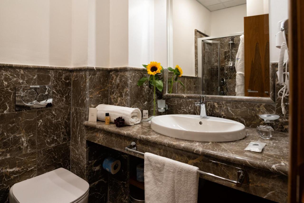 Double or Twin Room Sea View