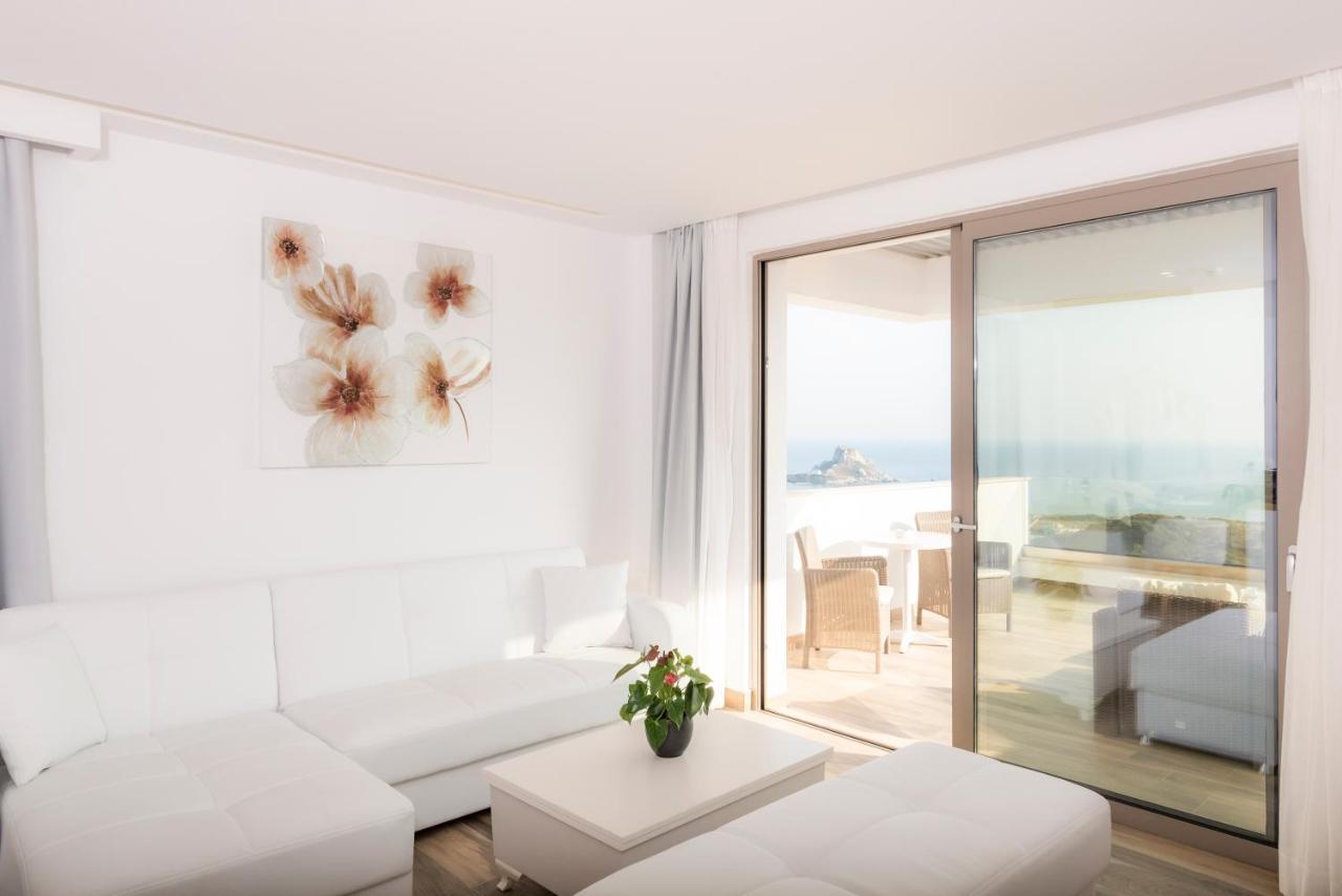 Superior Suite with Jetted Tub and Sea View,659632683:JPEG