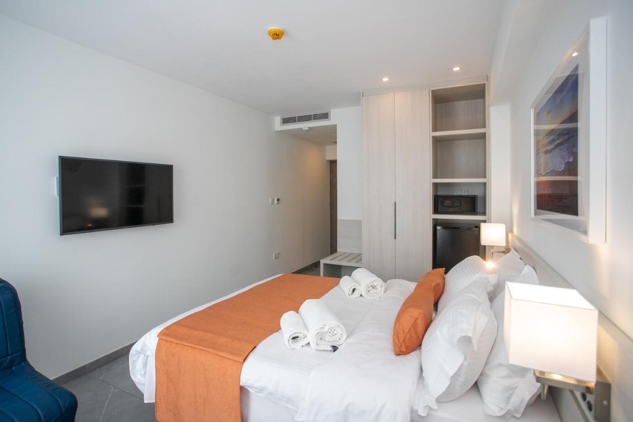 Triple Room with Queen Bed and Sofa Bed - Non-Smoking,1019741896:JPEG