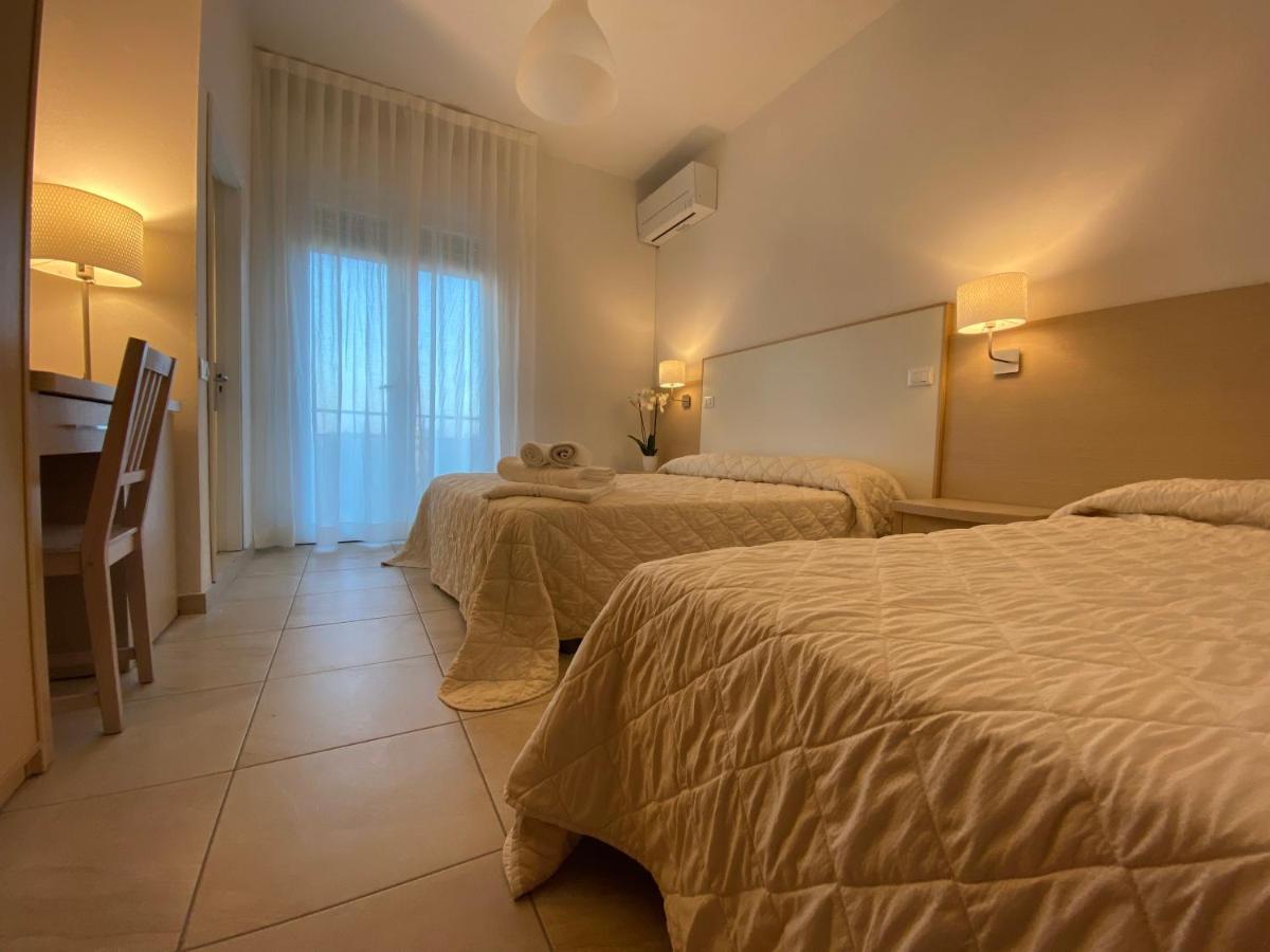Standard Triple Room Lateral Sea View