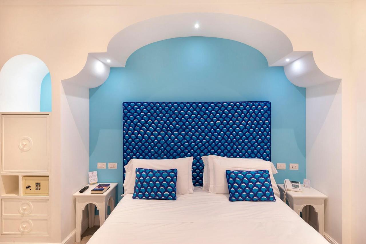 Superior Quadruple Room with Balcony and Partial Sea View,1071984373:JPEG