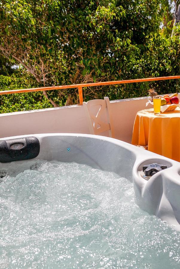 Suite with Hot Tub,1078065715:JPEG
