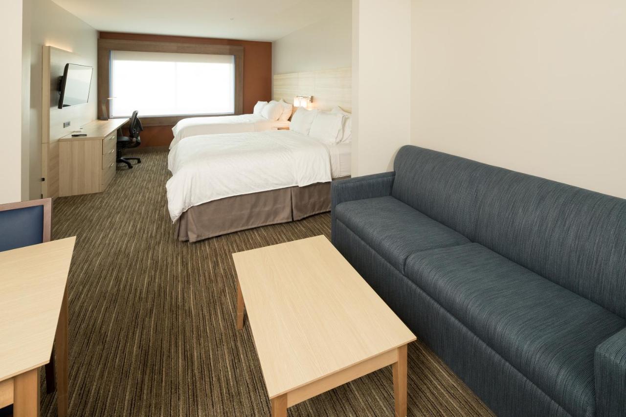 Suite with Two Queen Beds,1276881967:JPEG