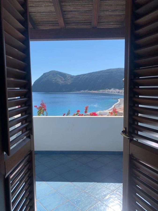 One-Bedroom Apartment Sea View