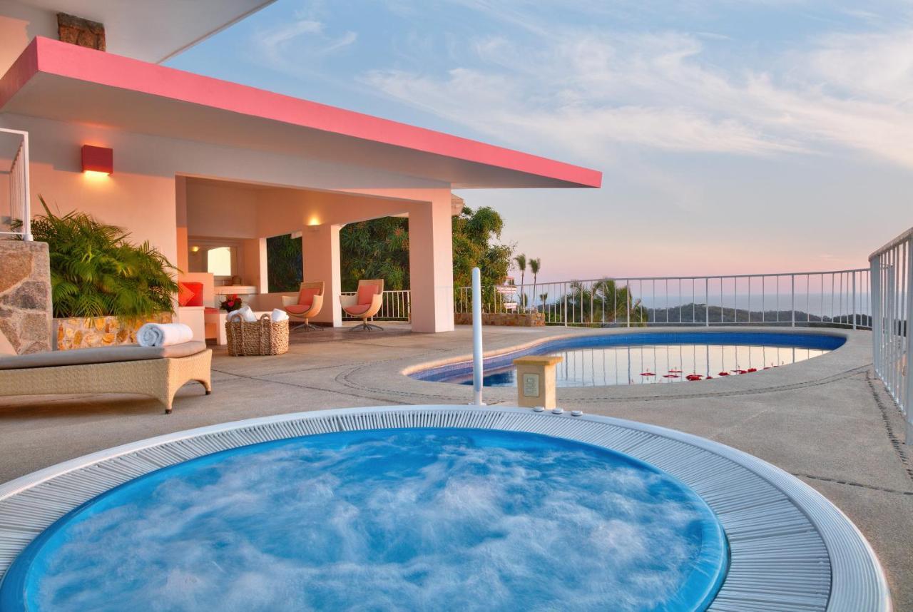 Master Suite with Hot Tub,831421619:JPEG