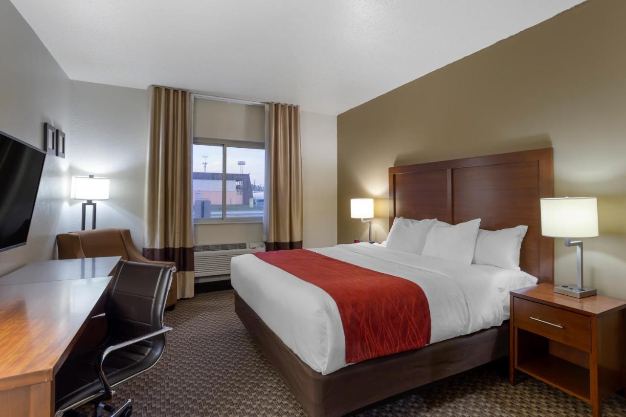 Standard King Room with Tub - Accessible/Non Smoking