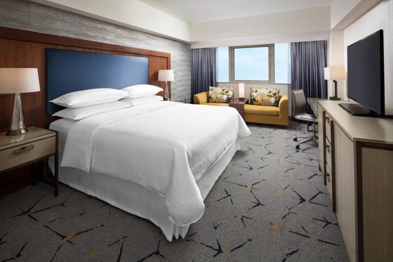 Concierge level Guest room 1 King Corner room,1548348472:JPEG