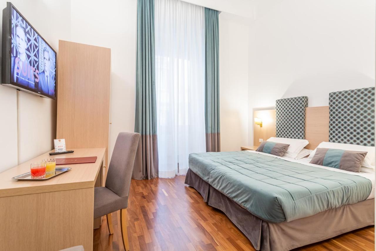 Quarto Clássico com Cama de Casal ou 2 de Solteiro