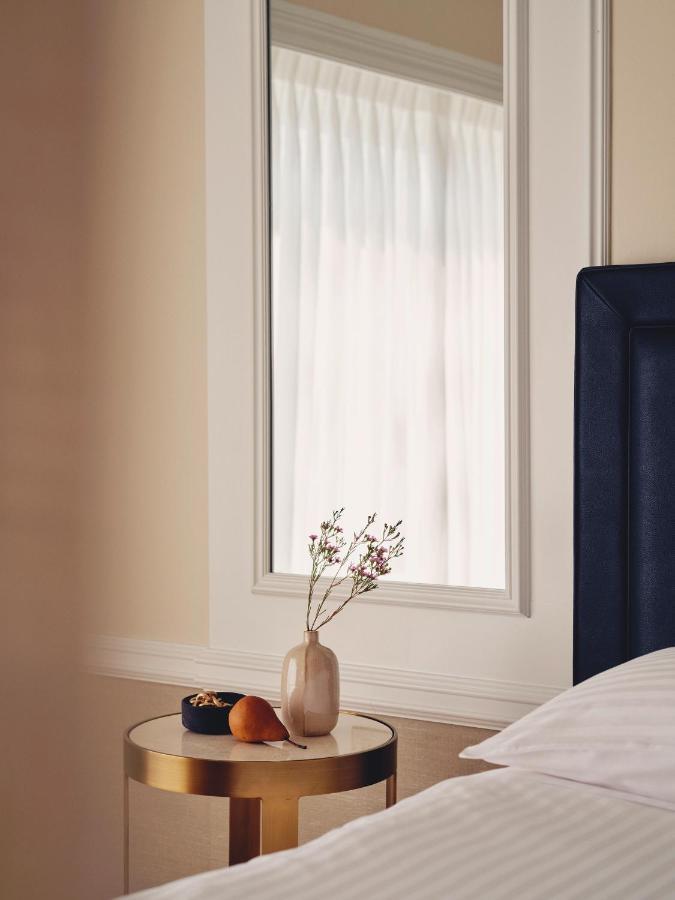 Superior King Room with City View