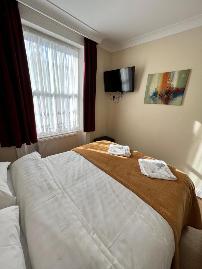 Double Room Private Bathroom