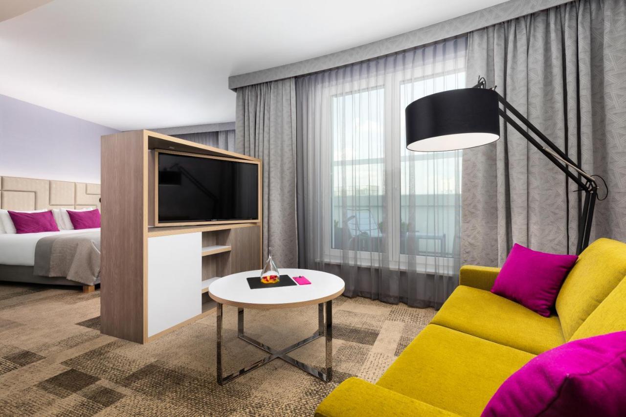 Junior Suite mit einem Doppelbett und Sofa