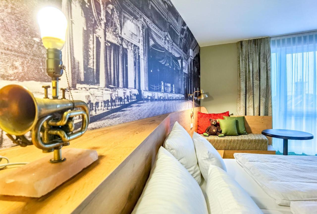 Doppelzimmer „COMFY" mit Kingsize-Bett