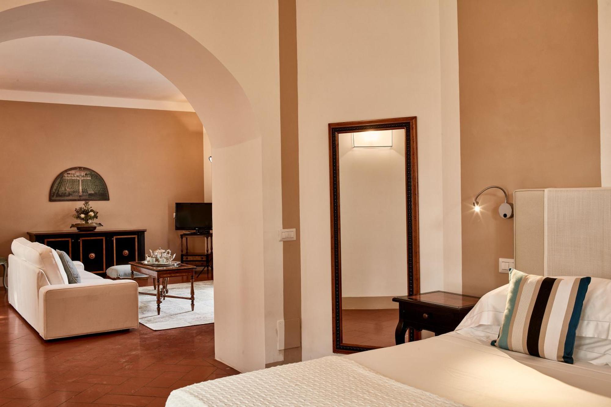 Courtyard Suite