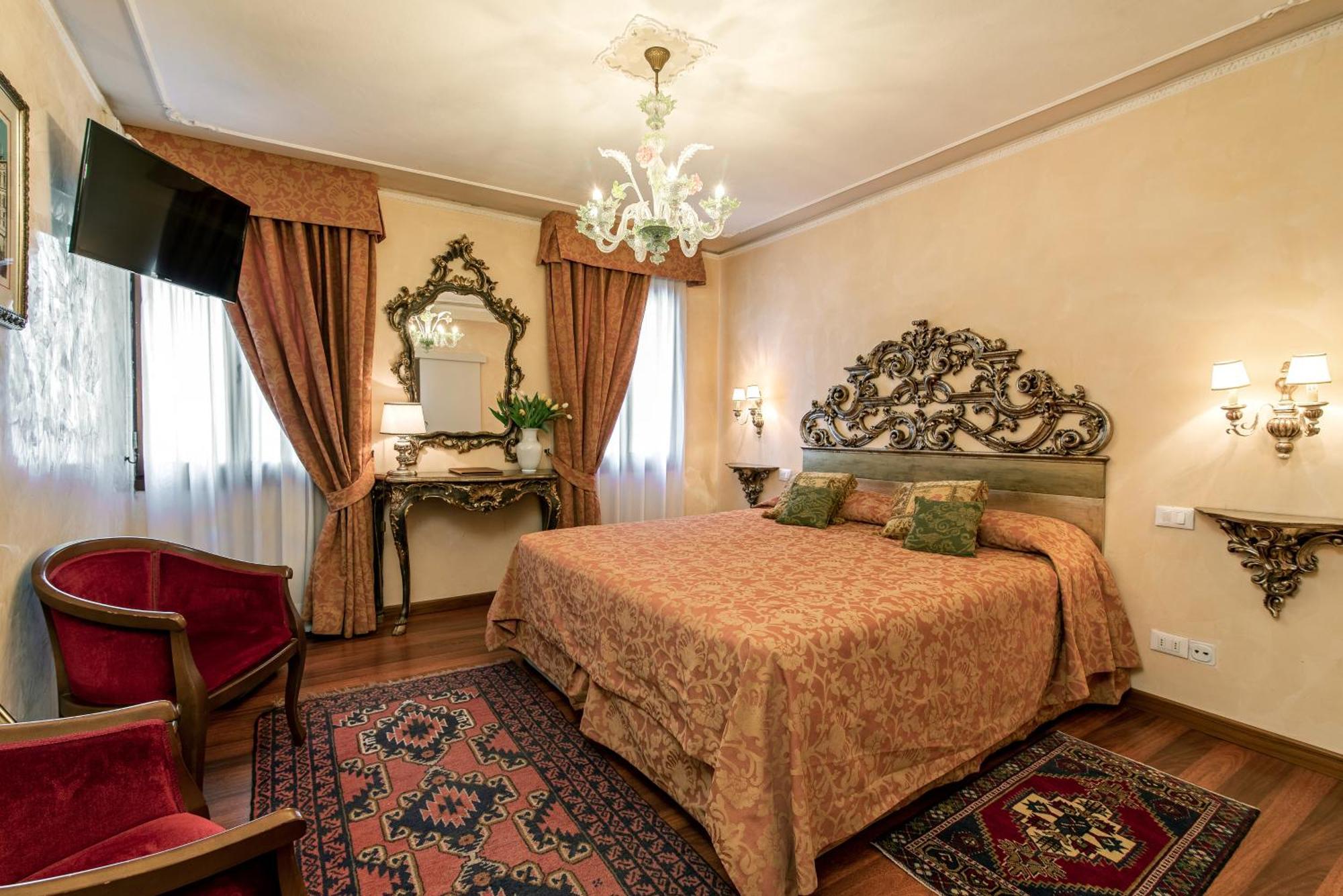 Deluxe Double or Twin Room City View