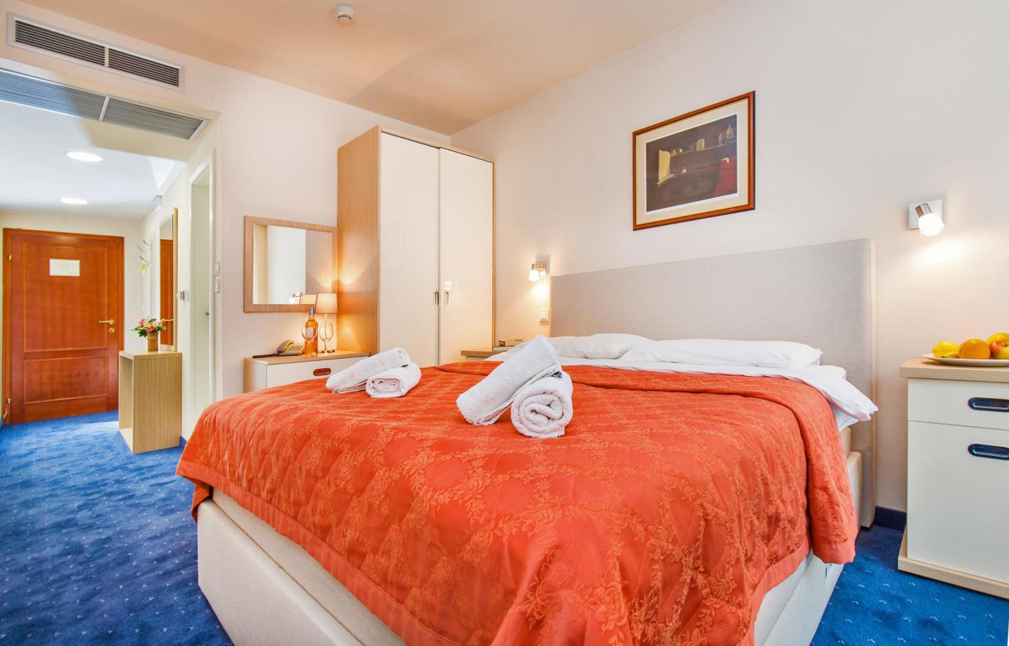 Double Room,1212099643:JPEG