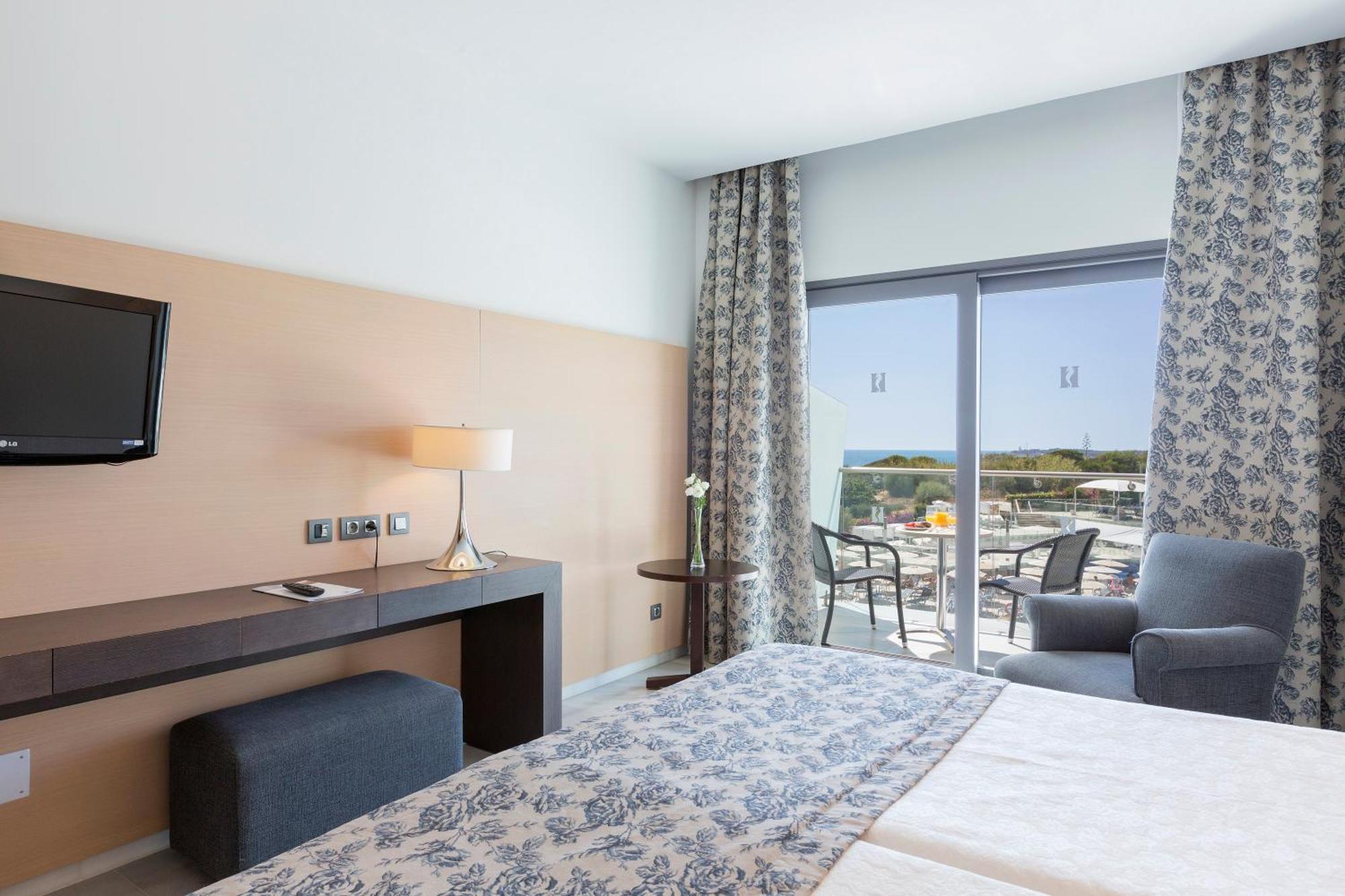 Double or Twin Room Side Sea View