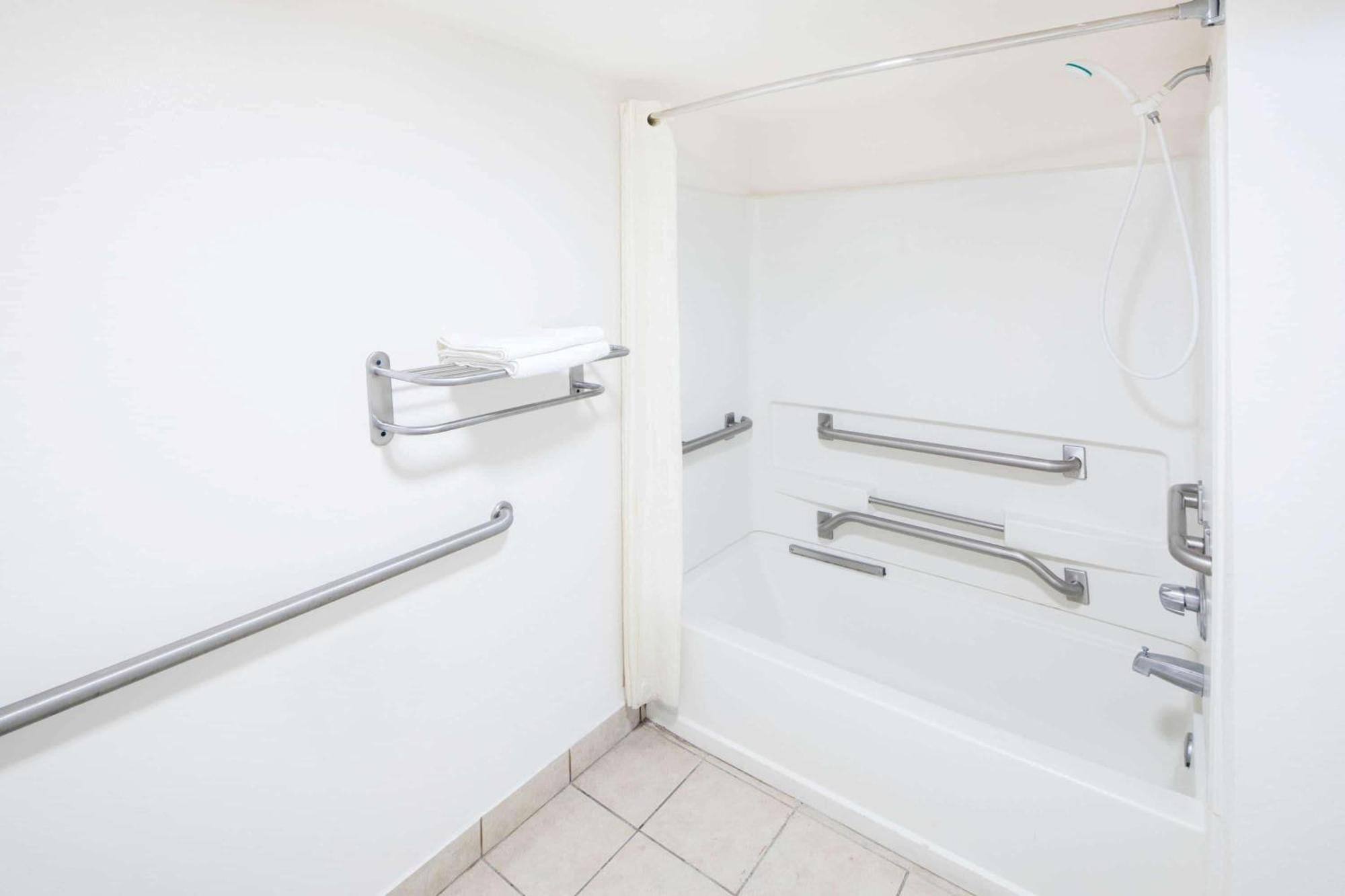 King Room - Non-Smoking,1218515164:JPEG