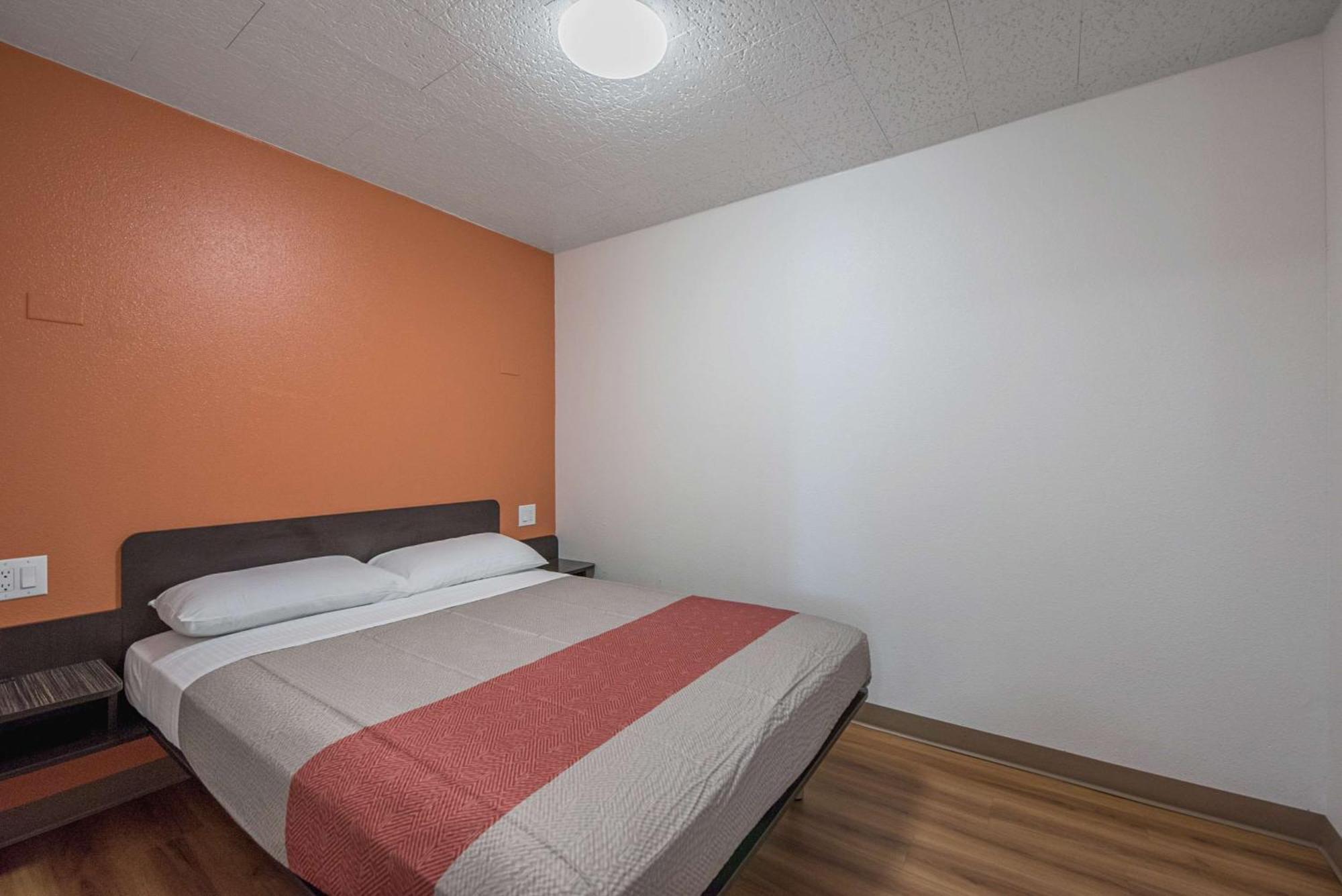 Family Room,1219127809:JPEG