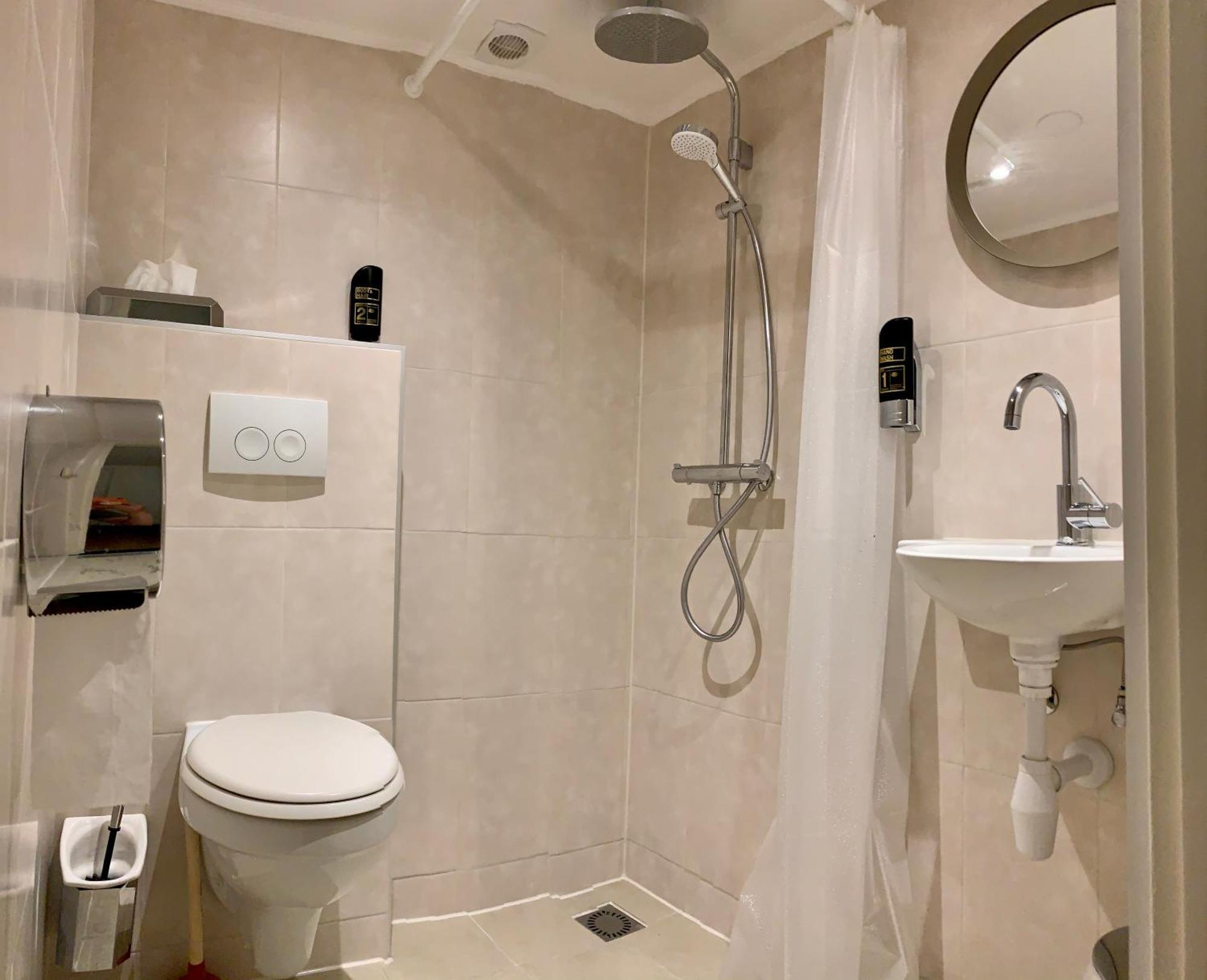 Habitación Doble con baño privado - 2 camas