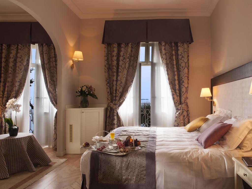 Suite Junior avec Balcon - Vue sur Lac (2 Adultes)