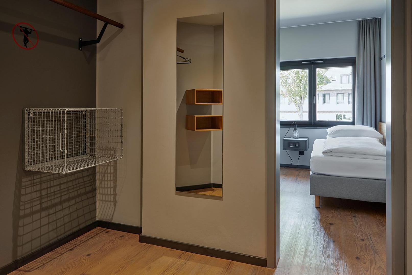 Single Room,1589247121:JPEG