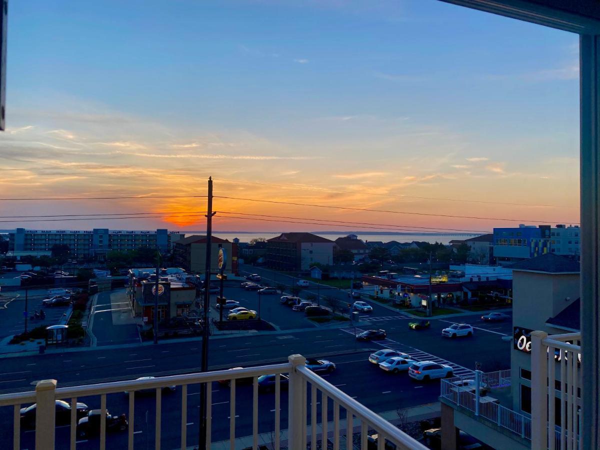 Queen Room with Two Queen Beds - Sunset View/Non-Smoking