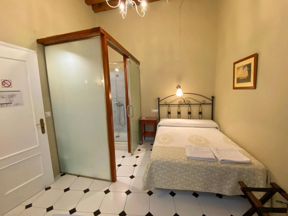 Interior Budget Double Room Private Bathroom