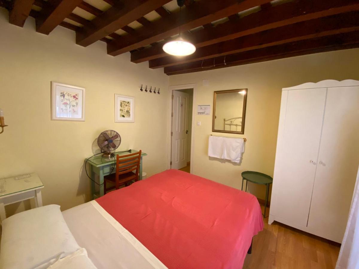 Budget Double Room no TV no sink