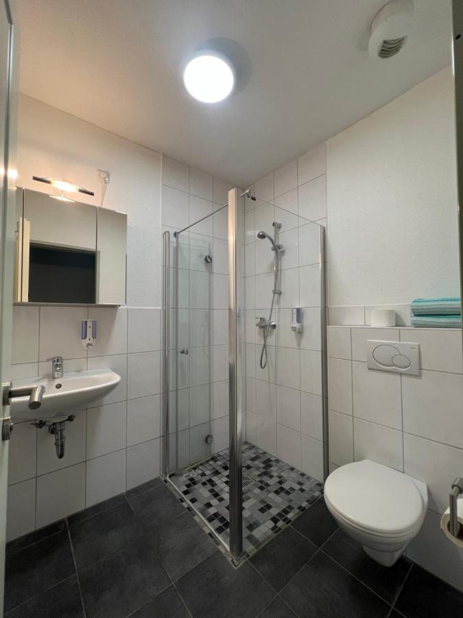 Single Room Bathroom,1263526480:JPEG