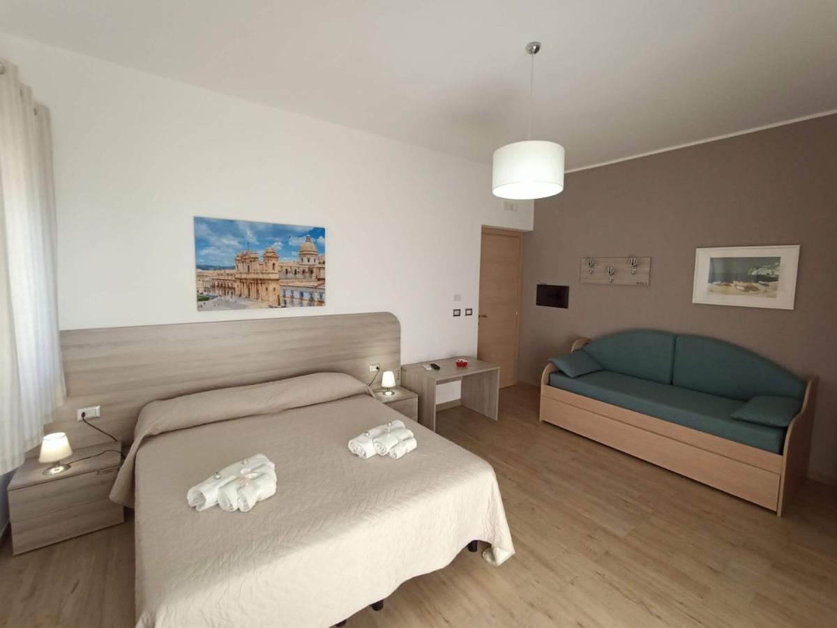 Deluxe Double or Twin Room Sea View