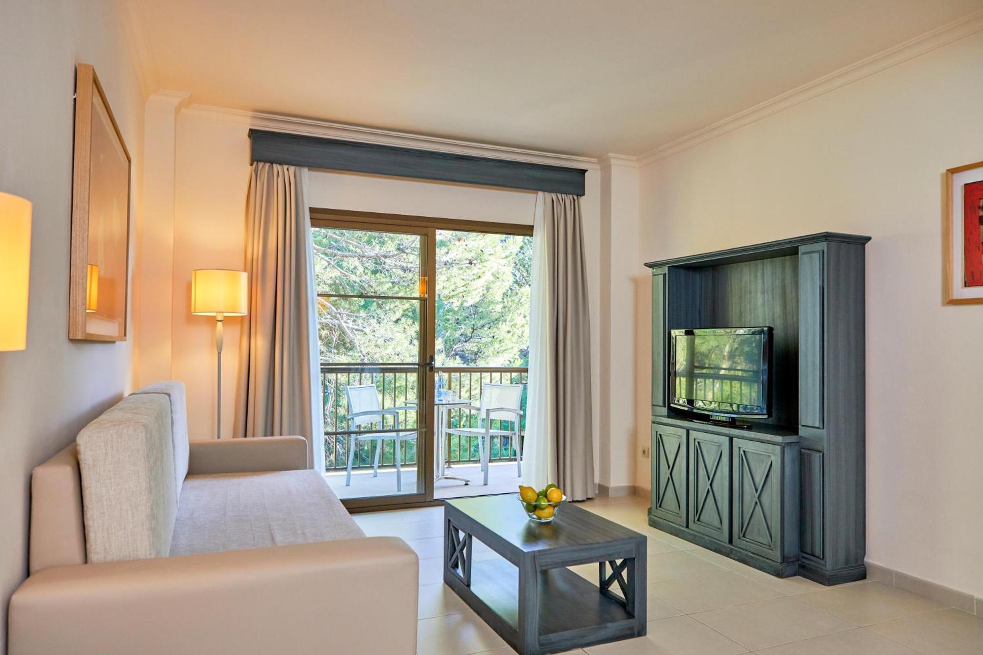 One-Bedroom Park Suite Pool View