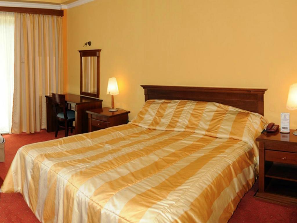 Double Room with Balcony,66785461:JPEG