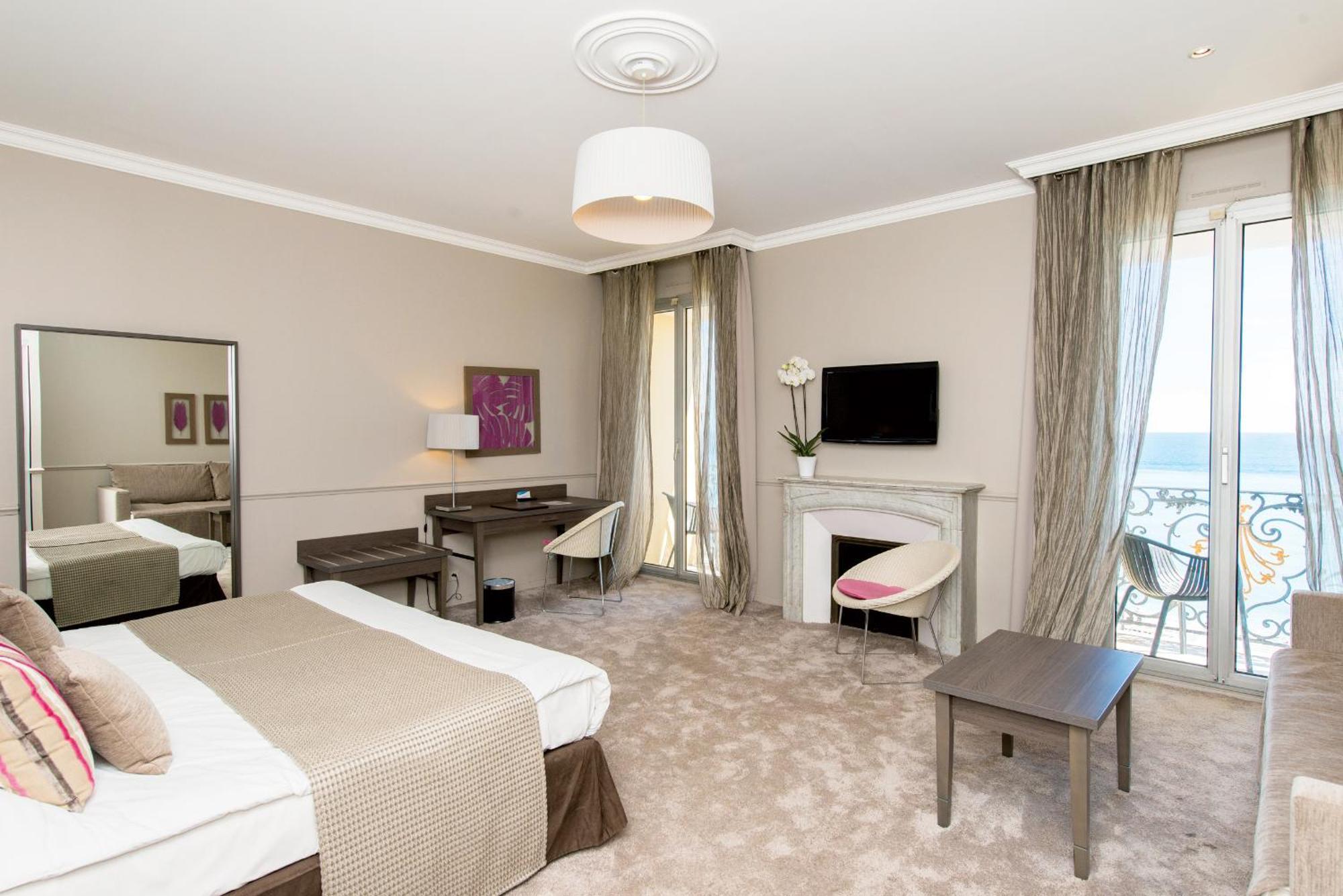 Deluxe Double or Twin Room with Sea View,1498643629:JPEG