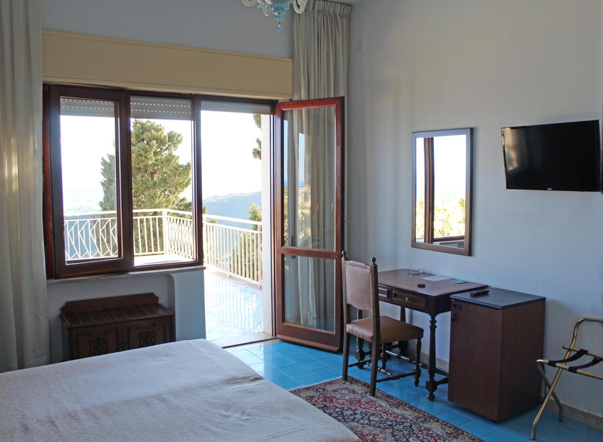 Double or Twin Room Balcony Sea View