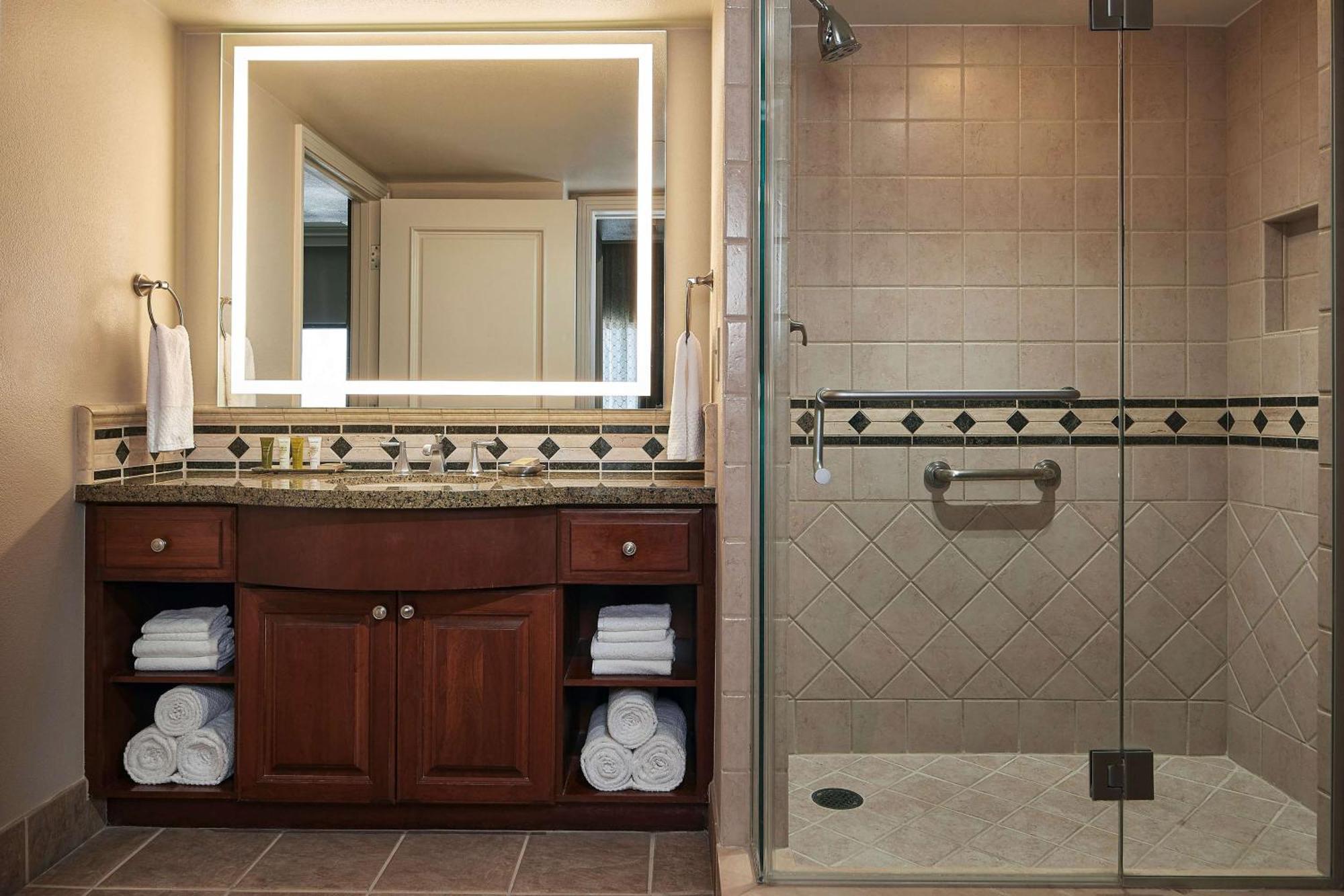 Three-Bedroom Premier Suite with Sofa Bed,1548850477:JPEG