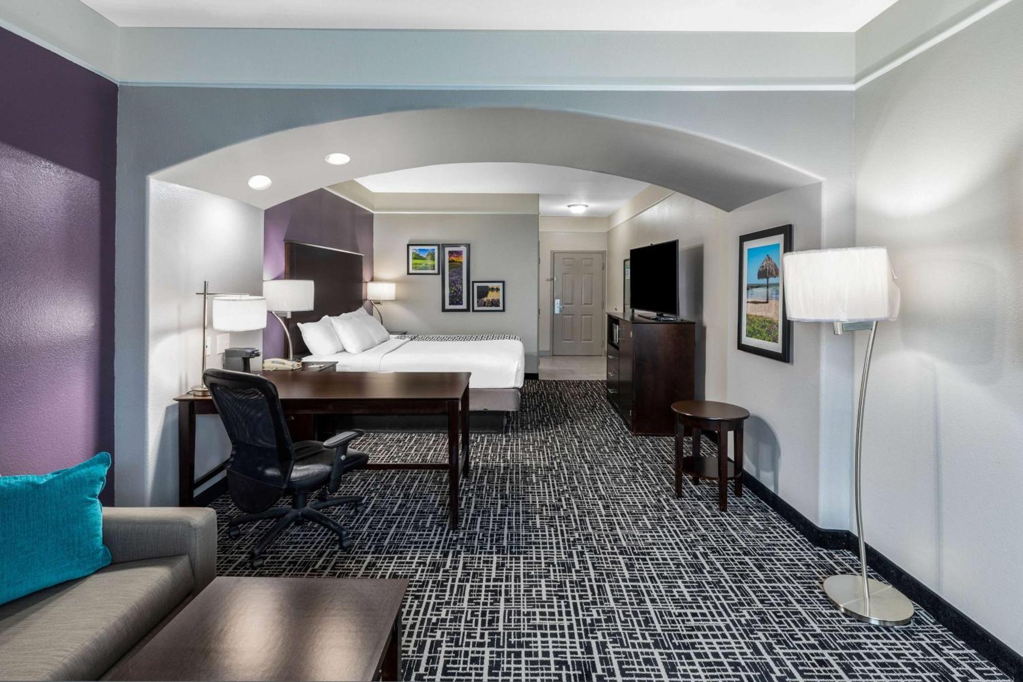 King Suite - Non-Smoking,1275958813:JPEG