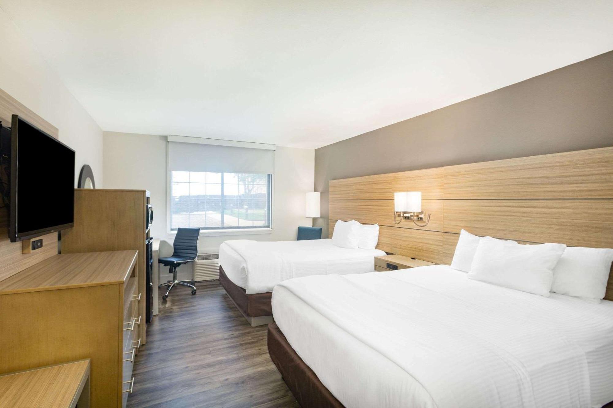 Queen Room with Two Queen Beds - Mobility Access/Non-Smoking