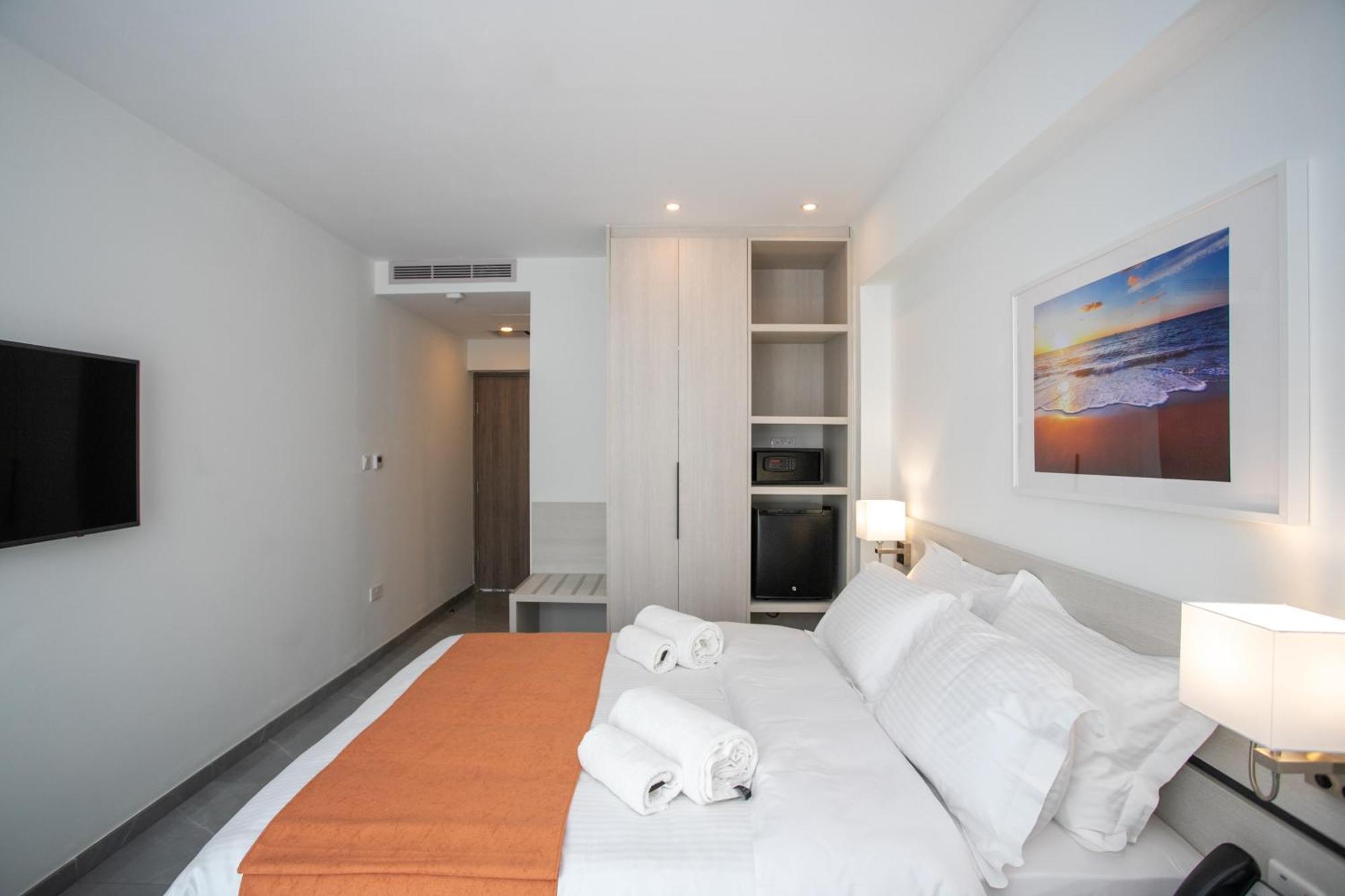 Triple Room Queen Bed Sofa Bed Non-Smoking