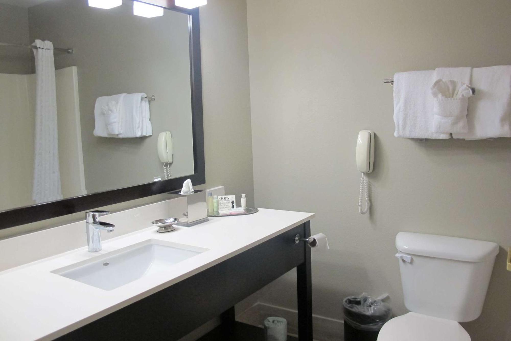King Suite with Spa Bath and Fireplace - Non-Smoking