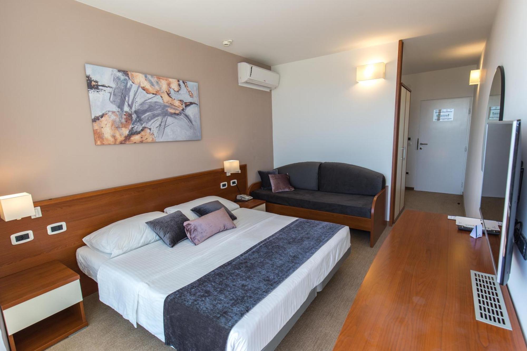 Triple Room,1566918788:JPEG