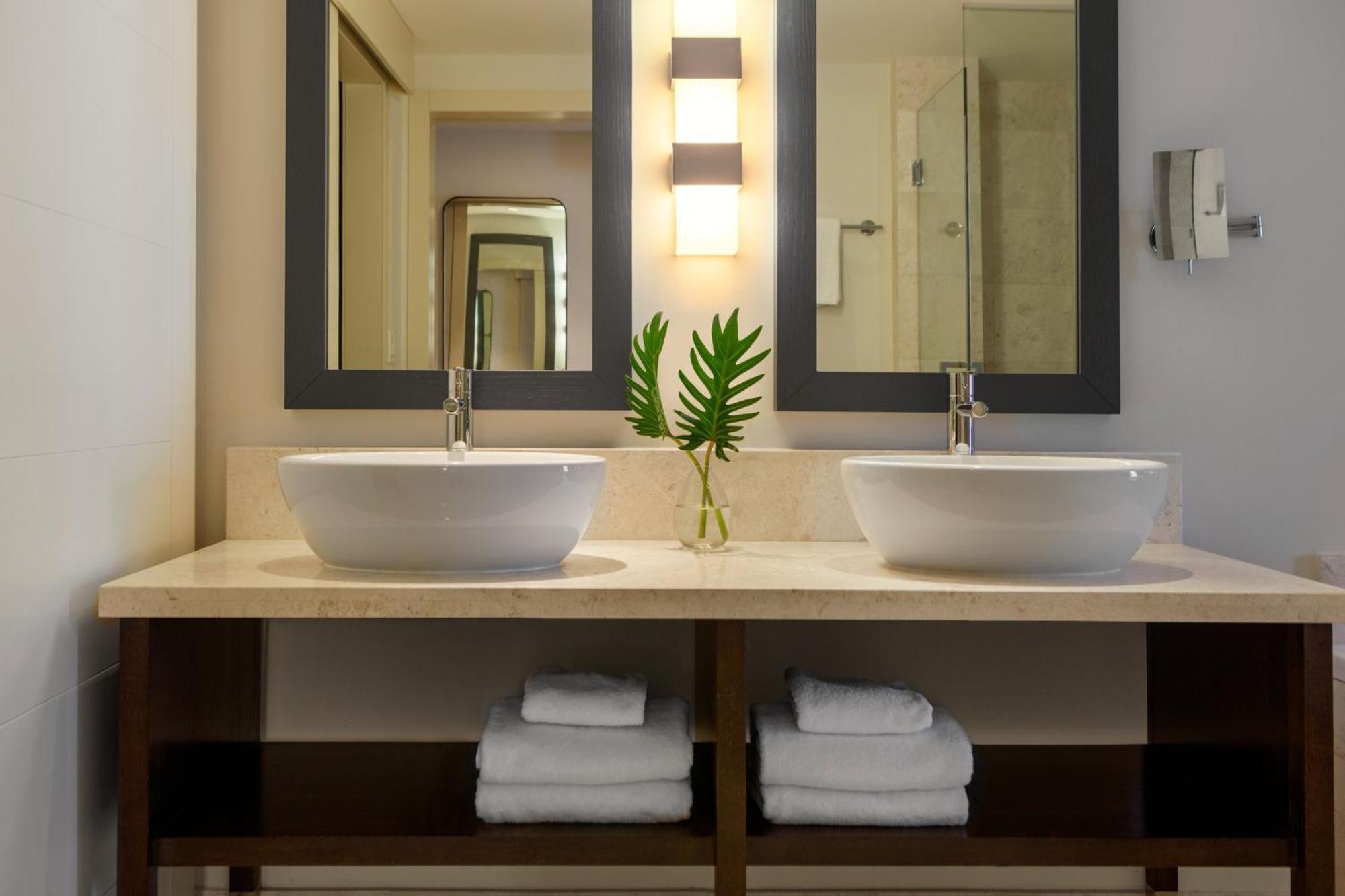 Quarto com Cama King-size e Vista da Cidade