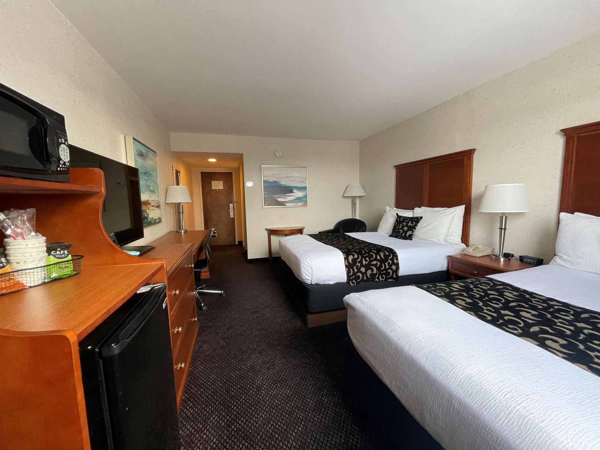 Double Room with Two Double Beds and Bath Tub - Disability Access/Non-Smoking,1282039864:JPEG