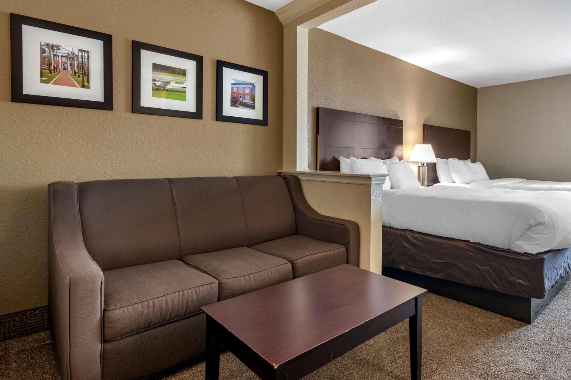 Queen Suite with Two Queen Beds and Sofa Bed,1703568180:JPEG