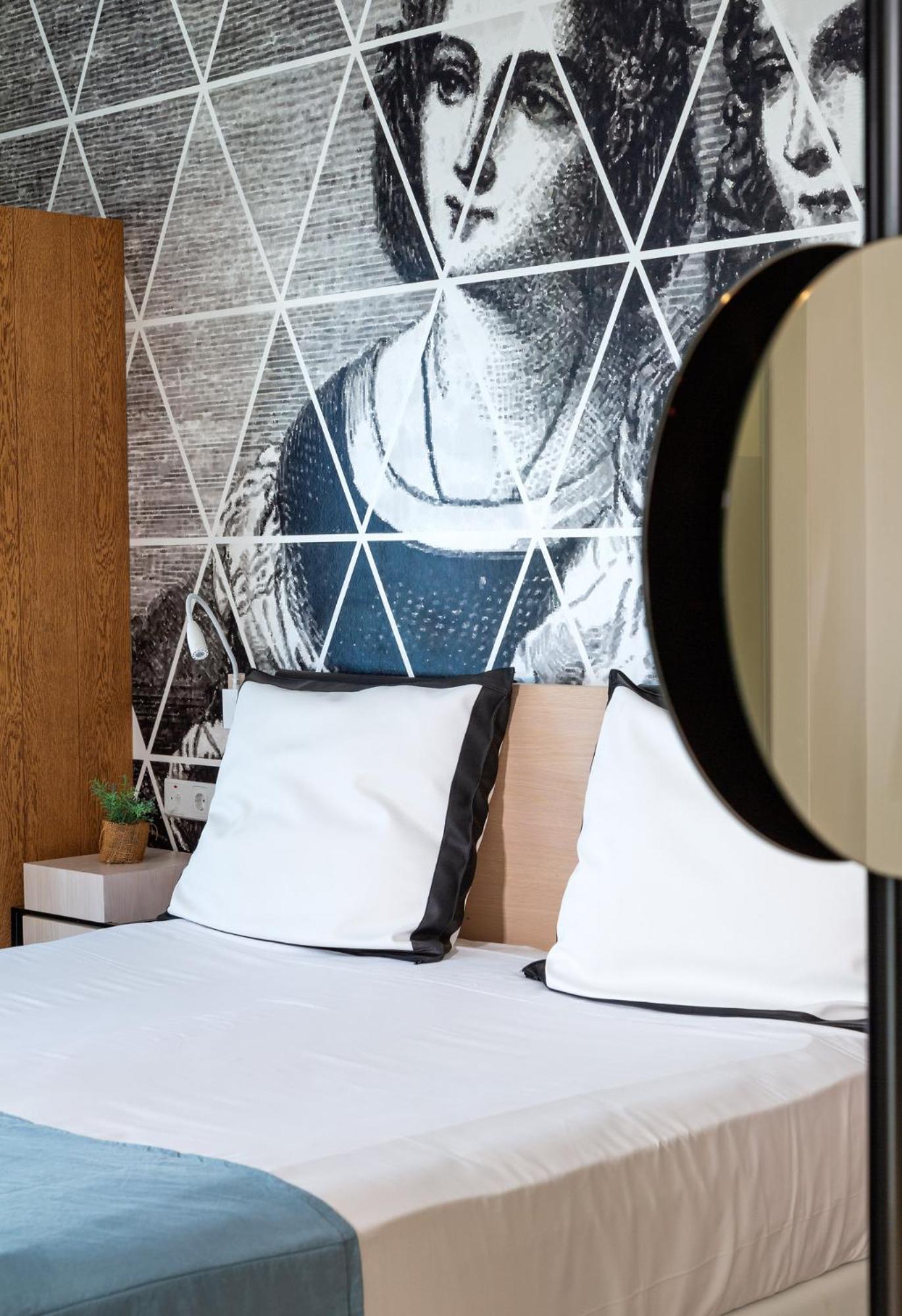 One-Bedroom Suite Limited Sea View Double Bed