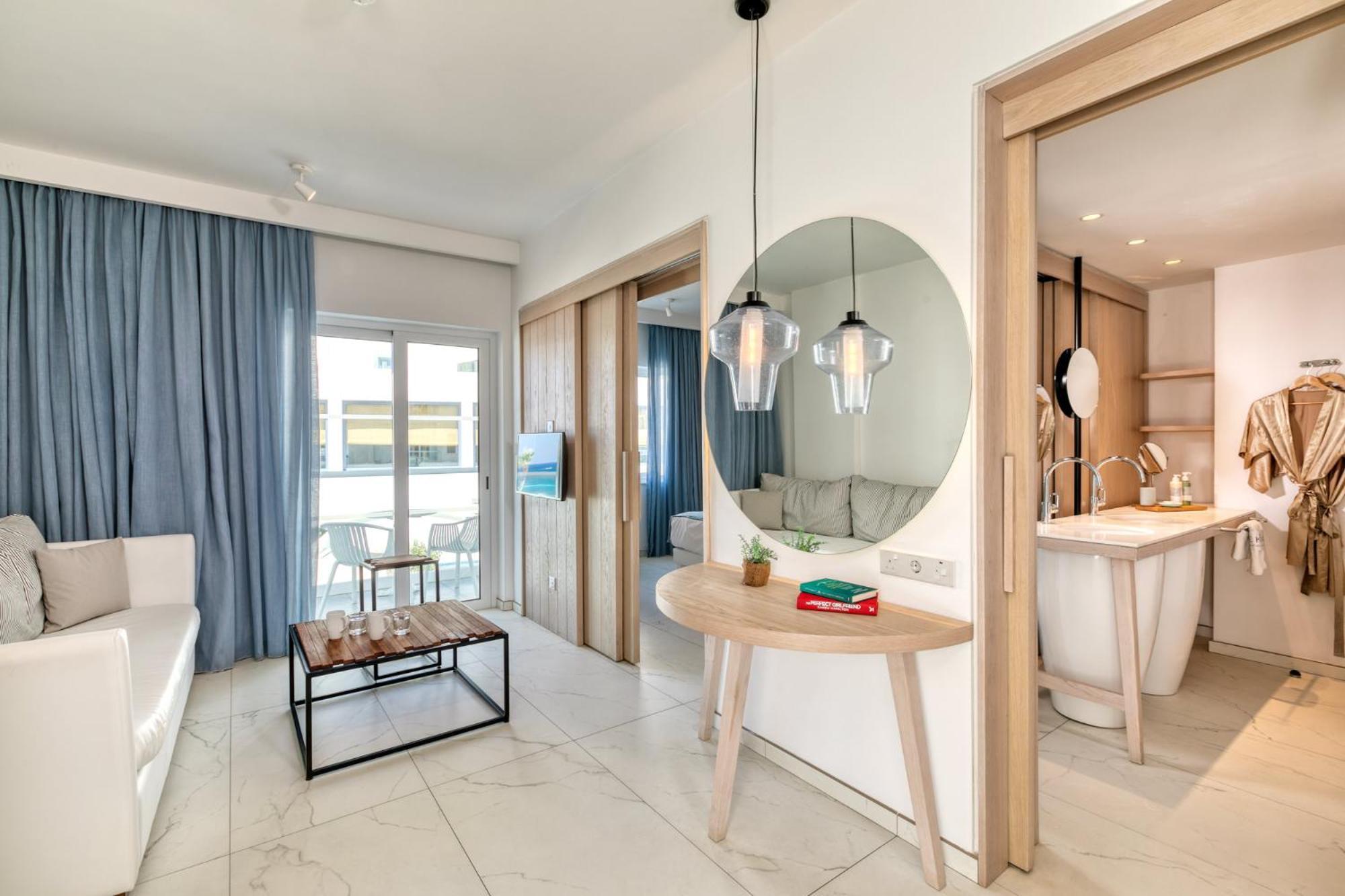 One-Bedroom Suite Limited Sea View Double Bed
