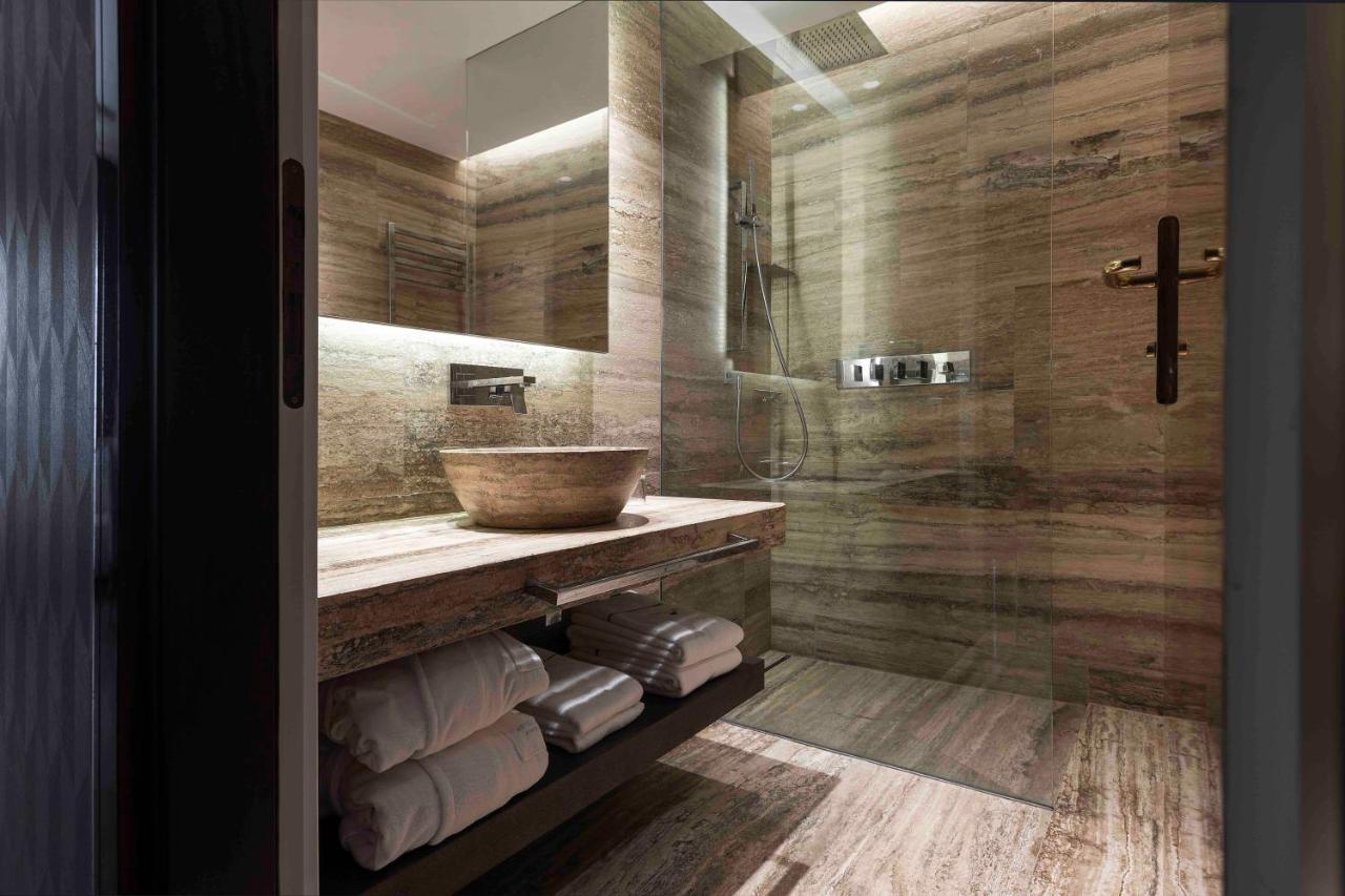Deluxe Double or Twin Room Lake View