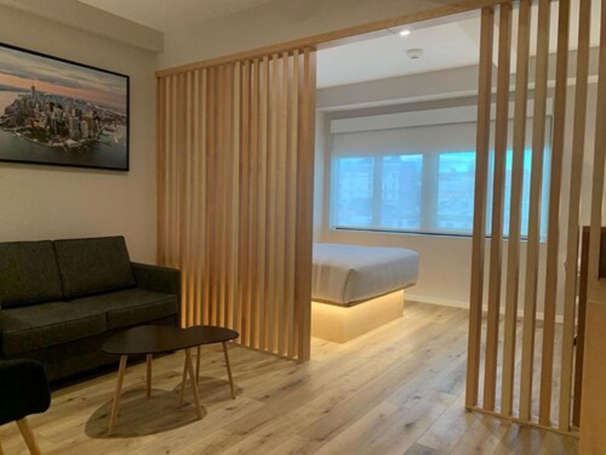 Suite mit Queensize-Bett und barrierefreier Badewanne