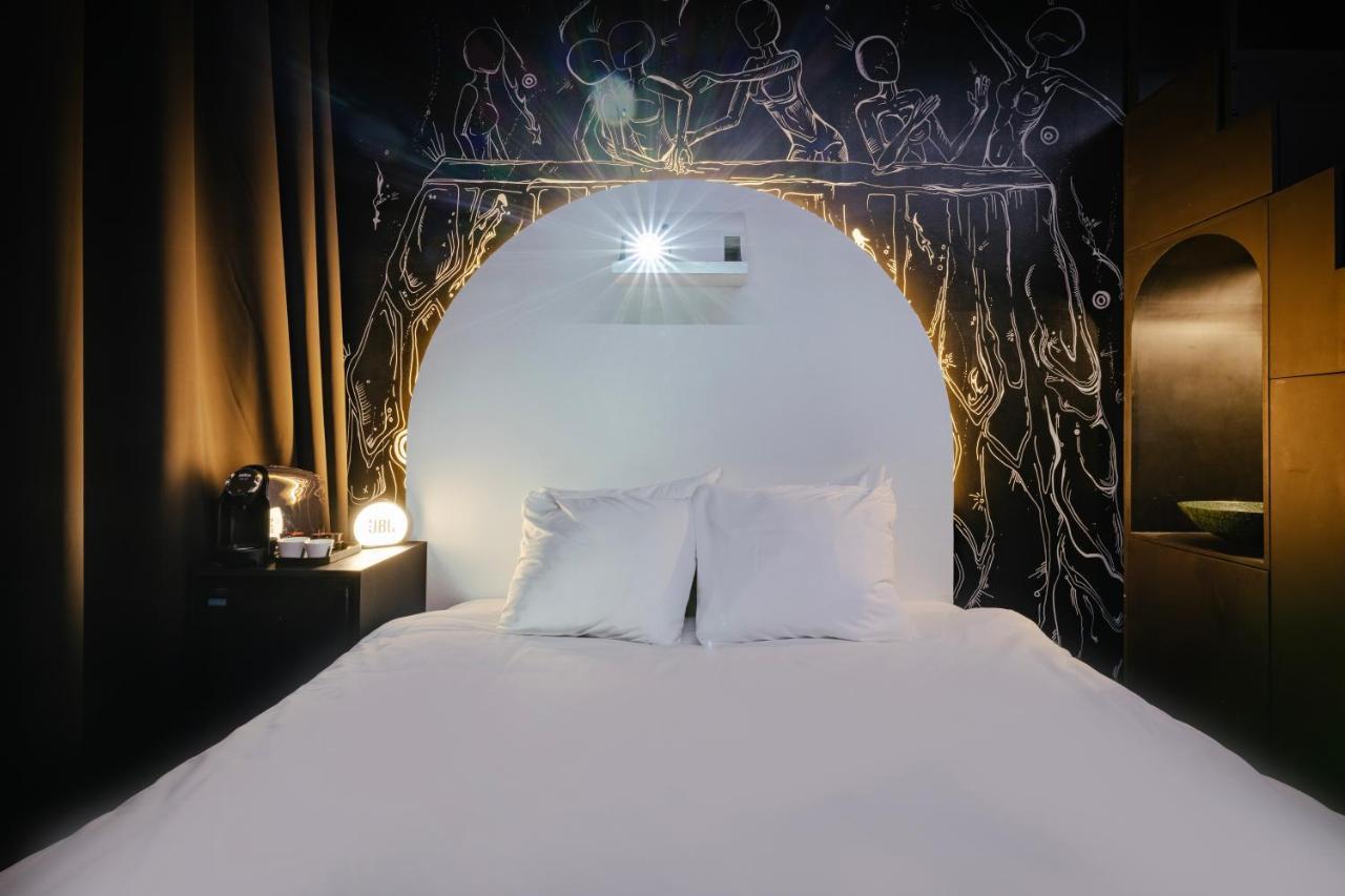 Quadruple Room - "Le Noir" Friends by SUPPER,1569201179:JPEG