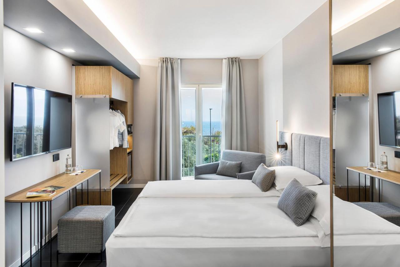 Deluxe Double or Twin Room with Lake View,1361474228:JPEG