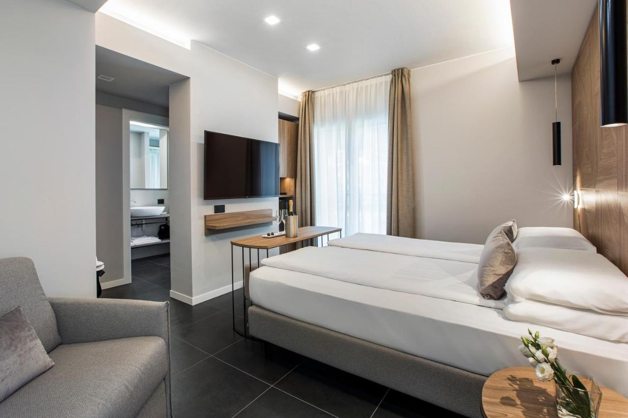 King Room with Lake View,1361475479:JPEG